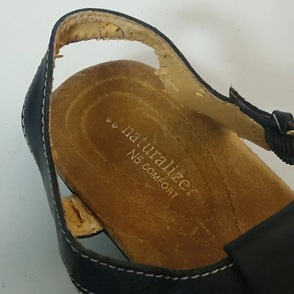 NATURALIZER GENUINE LEATHER STRAPPY BUCKLE COMFORT SANDALS WITH GOLD - Picture 6 of 9